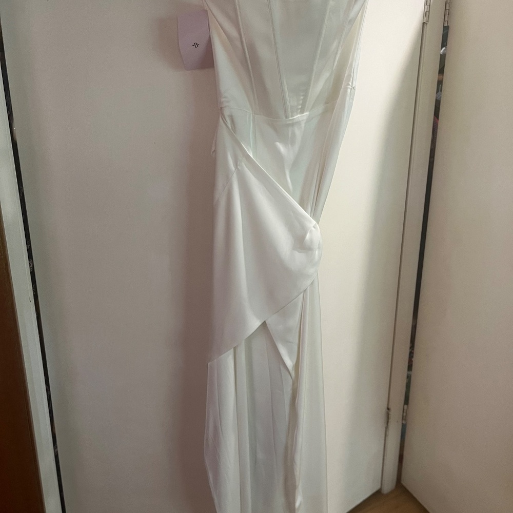Gorgeous Ivory Wedding Dress - Picture 2 of 2